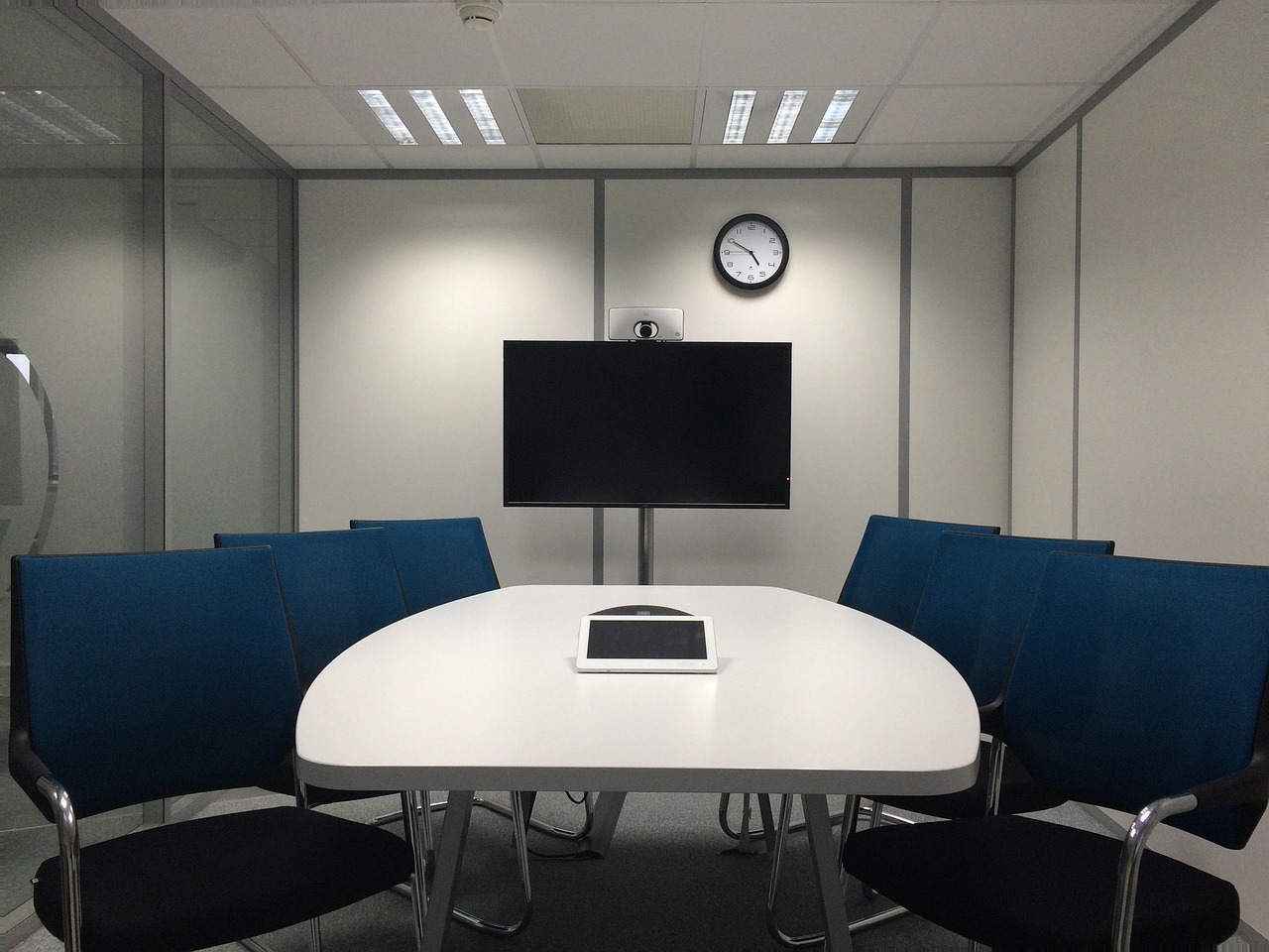 A bright meeting room with tables and chairs